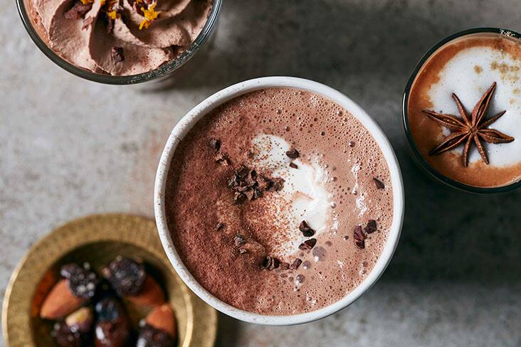 俯瞰 ホットチョコレートドリンク カップ 皿など4つ