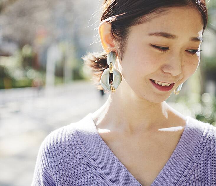 SLOBE横井さんラベンダーカーデ 顔まわり