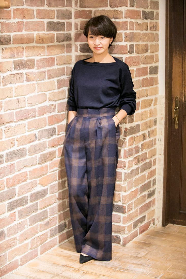 ネイビートップス チェックパンツ