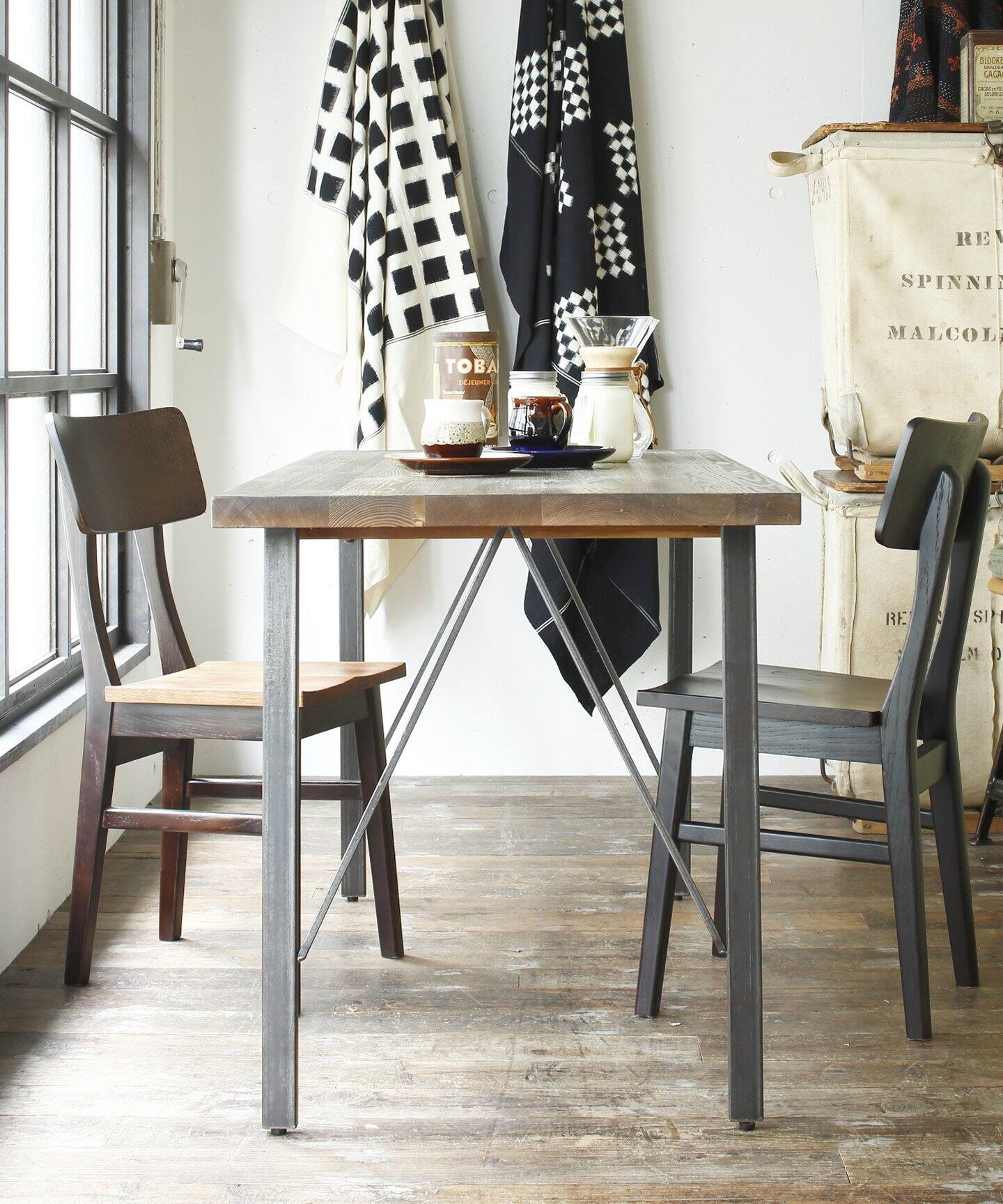 中型商品》CHINON DINING TABLE S シノンダイニングテーブル（テーブル 