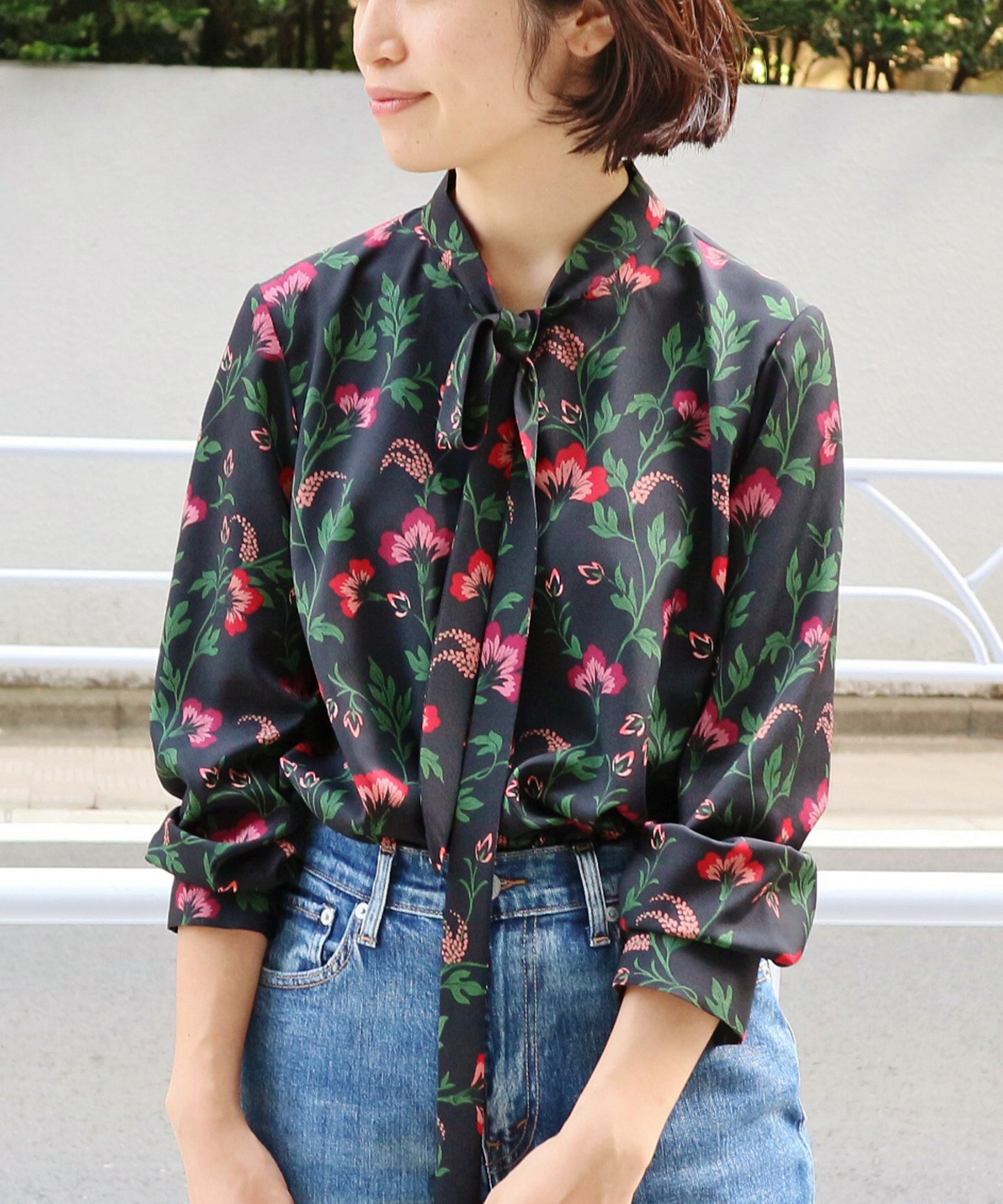 IENA
フラワープリントボウタイブラウス◆
¥15,120税込