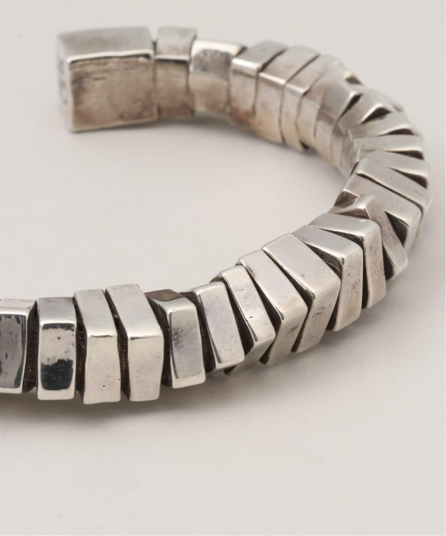 ブレスレット・バングル SHAPES STUDIO Twist Cuff Bangle SHAPES STUDIO Twist Cuff Bangle