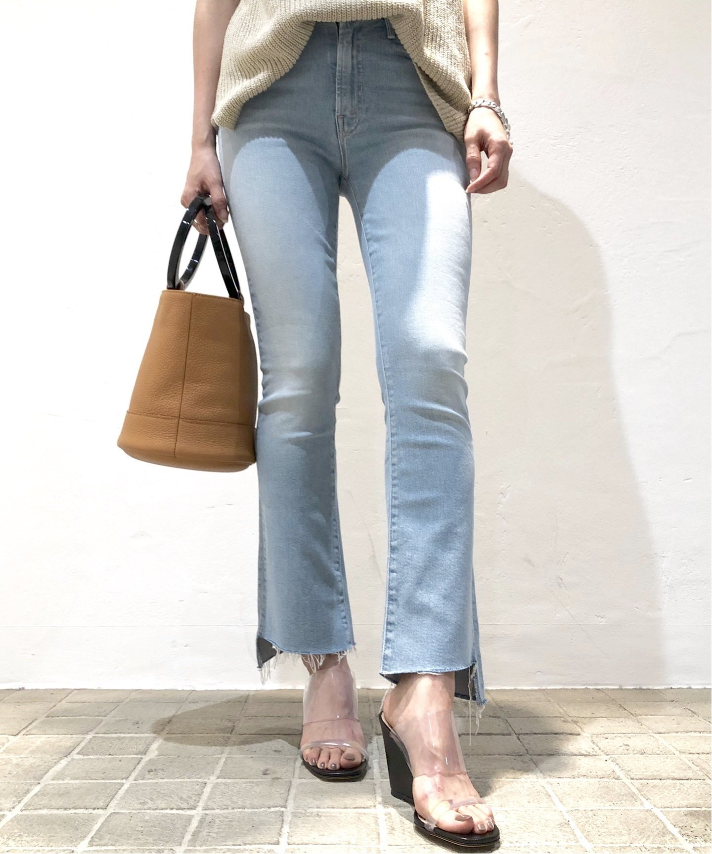 再入荷
L'Appartement
◇MOTHER INSIDER CROP L.BLUE DENIM
¥33,480税込