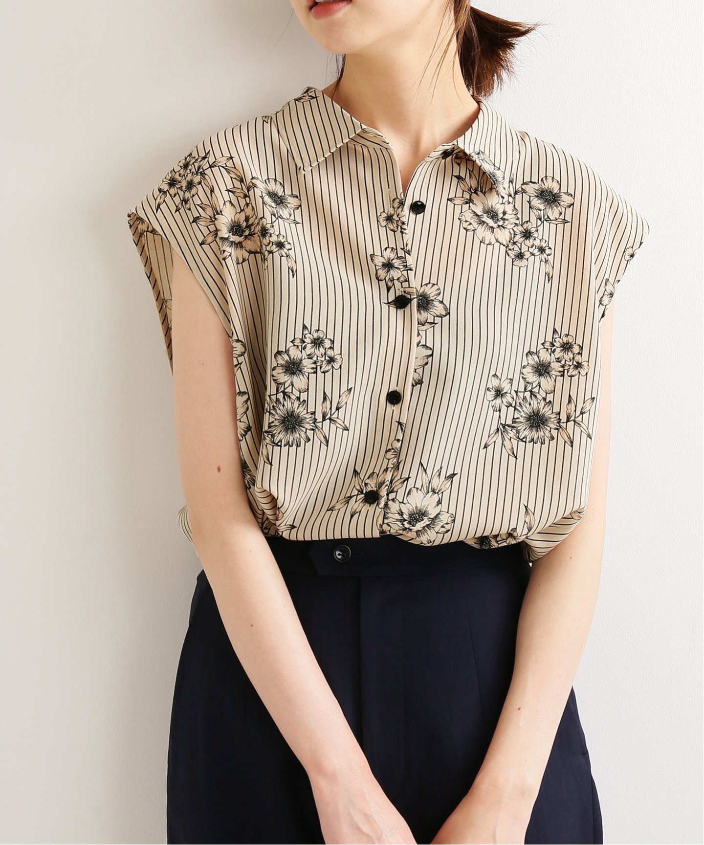 IENA
《追加4予約》ストライプフラワーノースリーブシャツブラウス◆
¥12,960税込