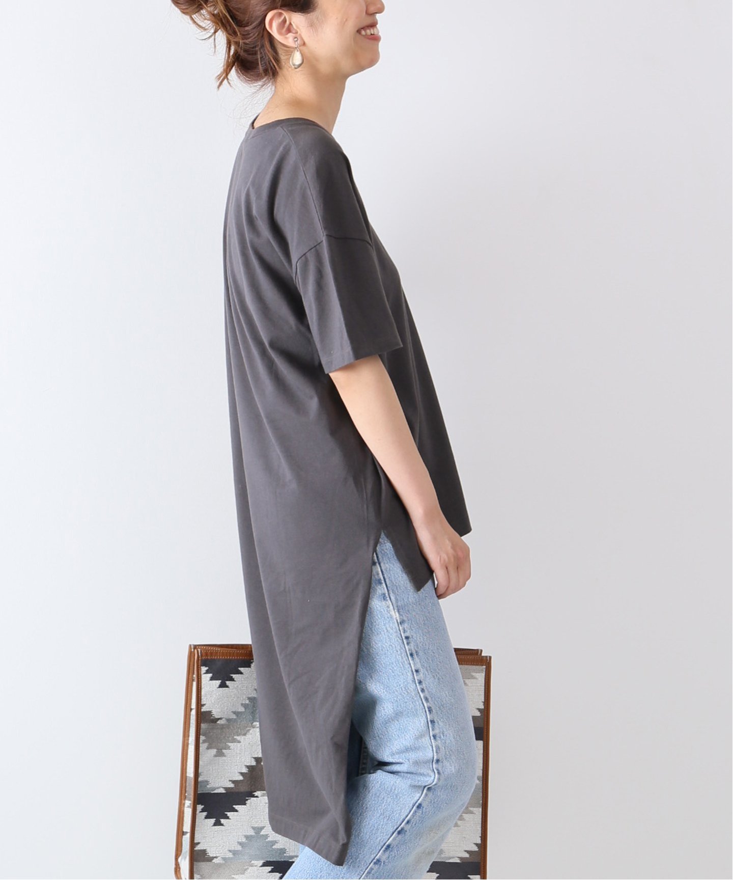 FRAMeWORK
アシンメトリ Tシャツ◆
¥8,424税込