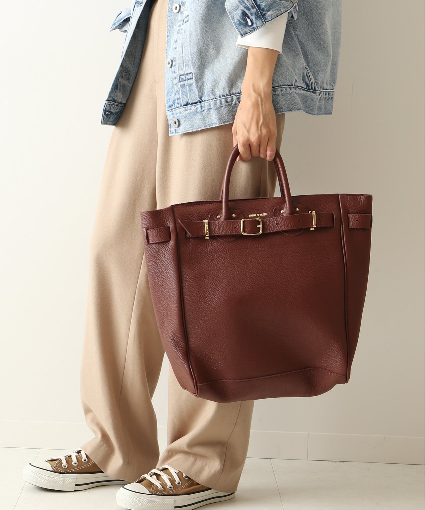 予約商品
FRAMeWORK
≪予約≫【YOUNG＆OLSEN】別注エンボスレザートートM◆
¥42,120税込