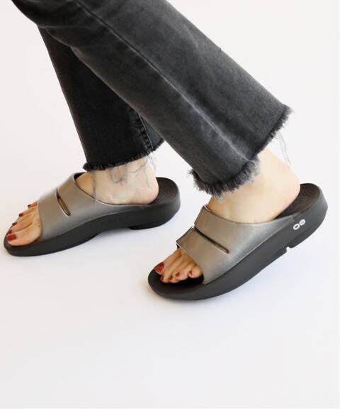 Oofos ウーフォス Oahh Luxe サンダル Journal Standard Relume ジャーナルスタンダード レリューム 公式のファッション通販 Baycrew S Store