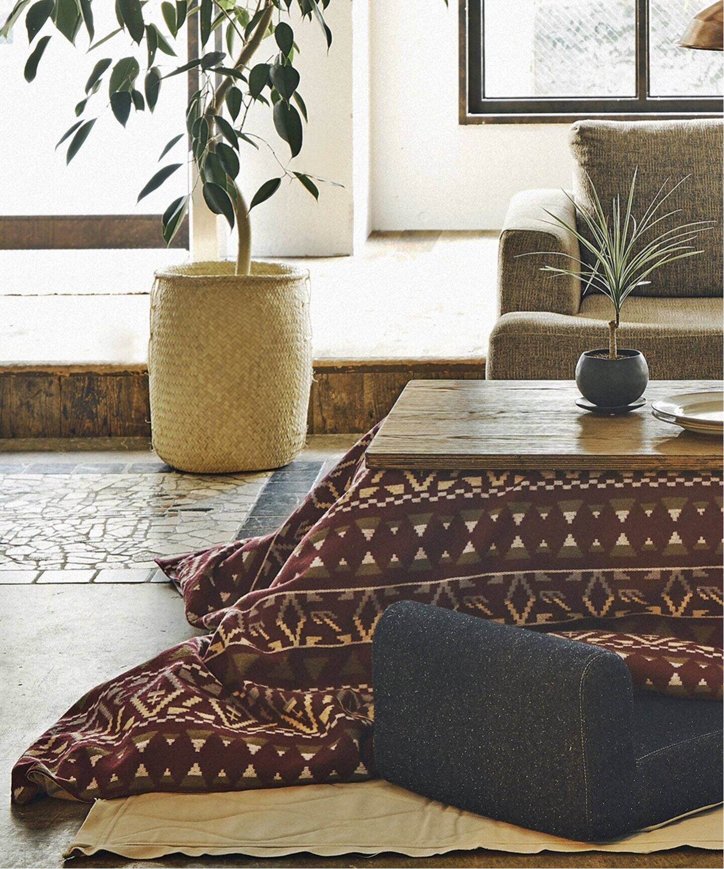 CS FUTON COVERLET / WOOL NATIVE PATTERN（テーブル）｜JOURNAL 