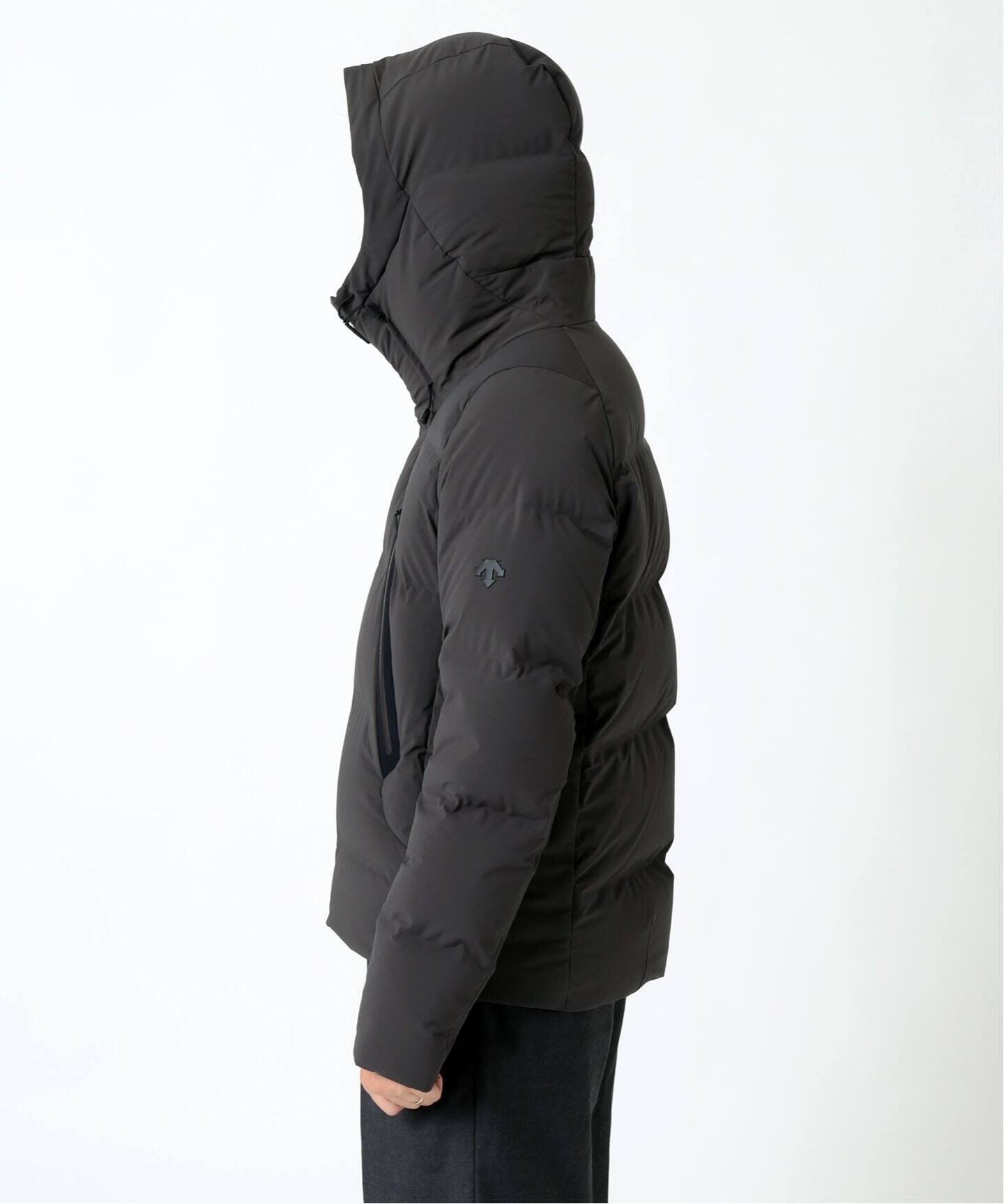 【本日(10/13)限定金額】EDIFICE別注マウンテニア DESCENTE