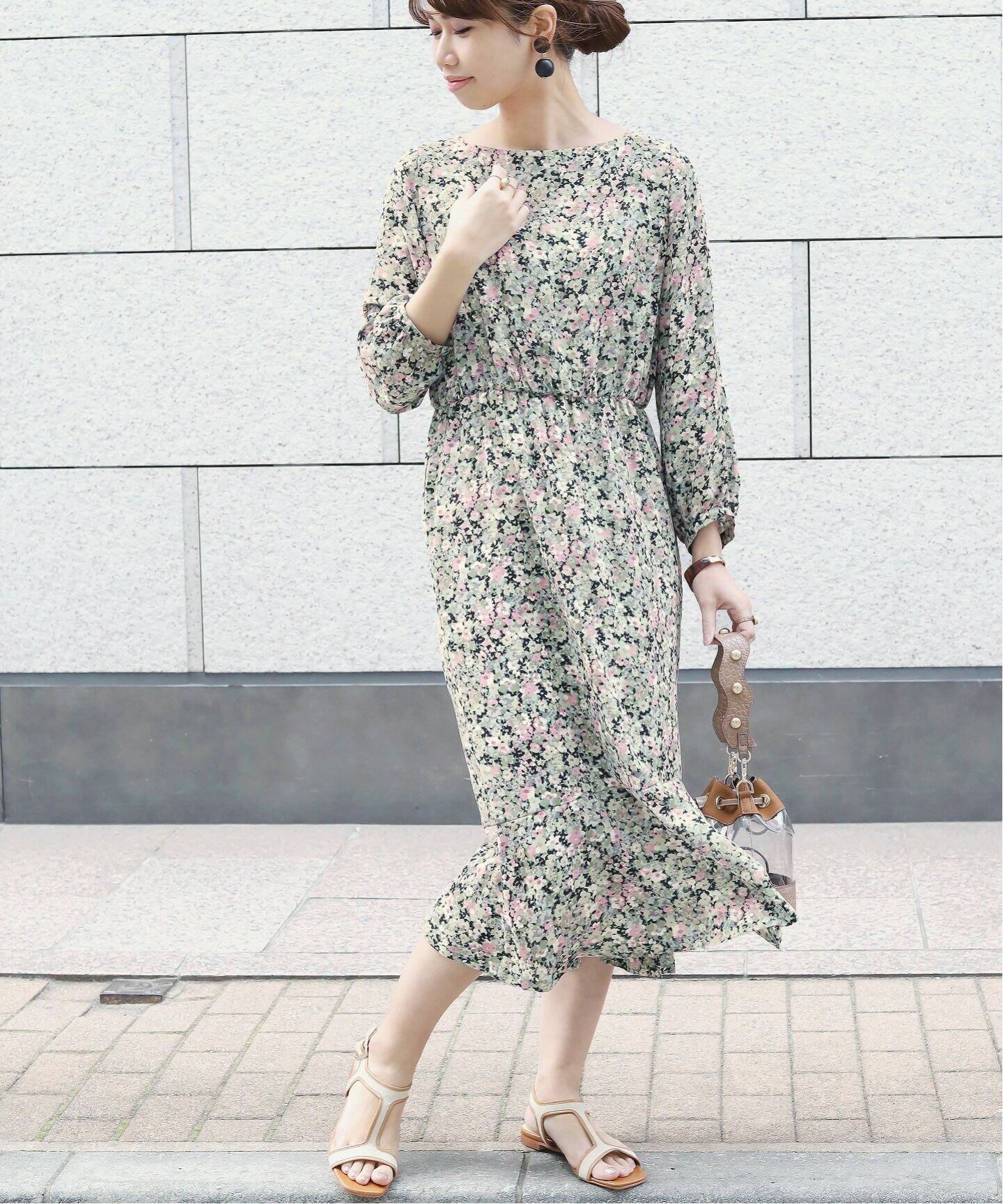 ナシジフラワープリントワンピース La Totalite ラ トータリテ 公式のファッション通販 Baycrew S Store