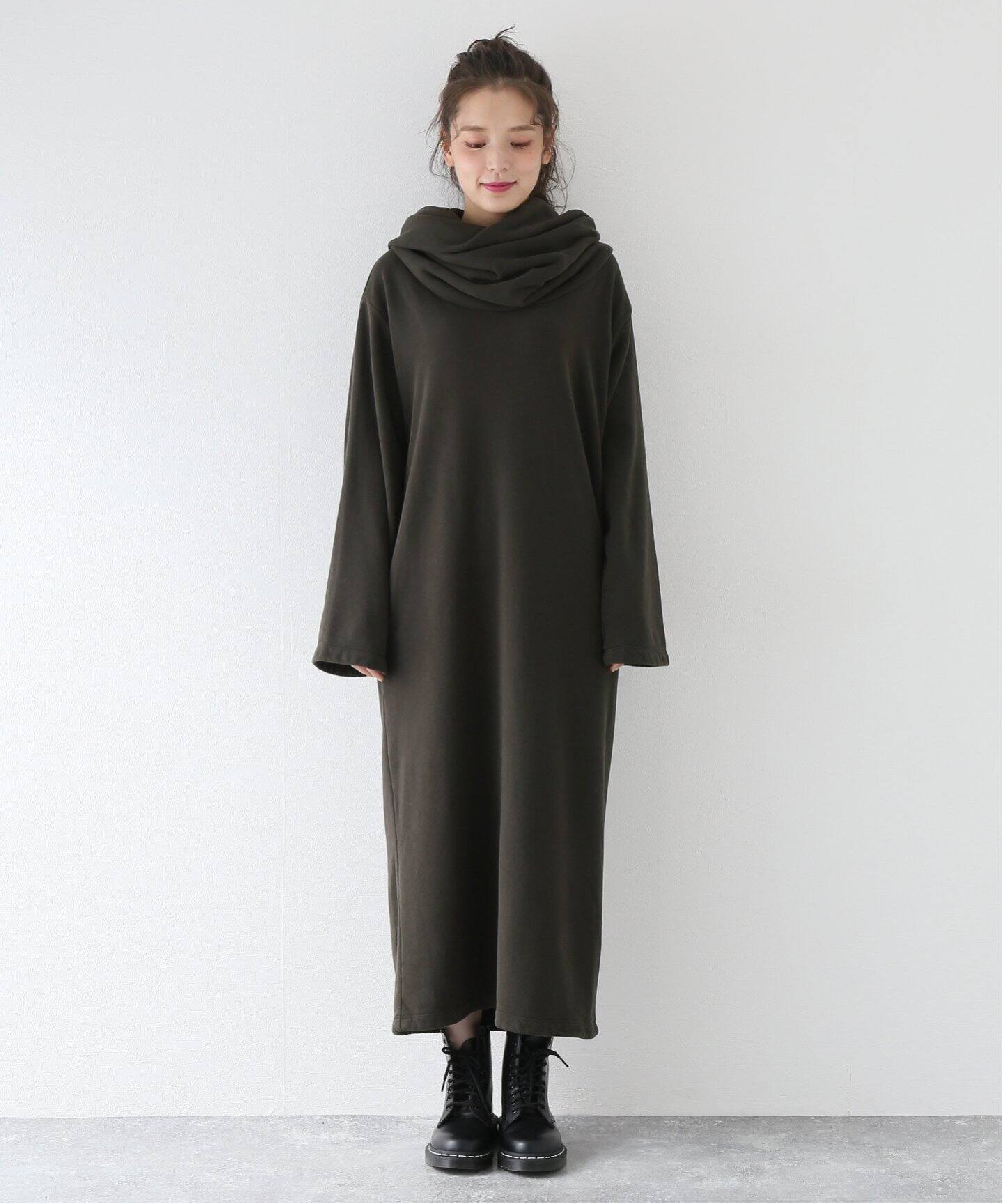 BLACK CRANE/ブラック・クレーン】 DONUT NECK DRESS：ワンピース 