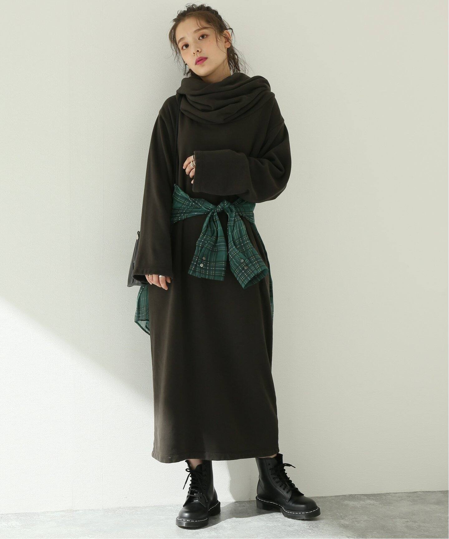 BLACK CRANE/ブラック・クレーン】 DONUT NECK DRESS：ワンピース  