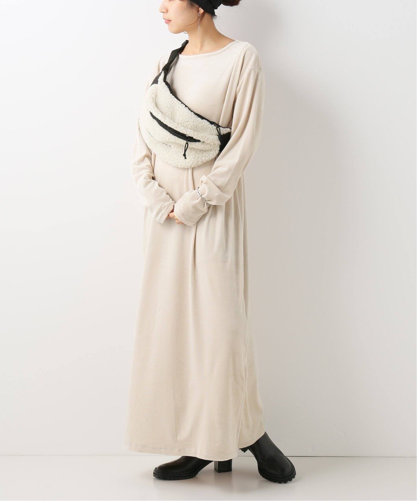 カットベロアワンピース B C Stock ベーセーストック 公式のファッション通販 Baycrew S Store カットベロアワンピース B C Stock ベーセーストック 公式のファッション通販 Baycrew S Store