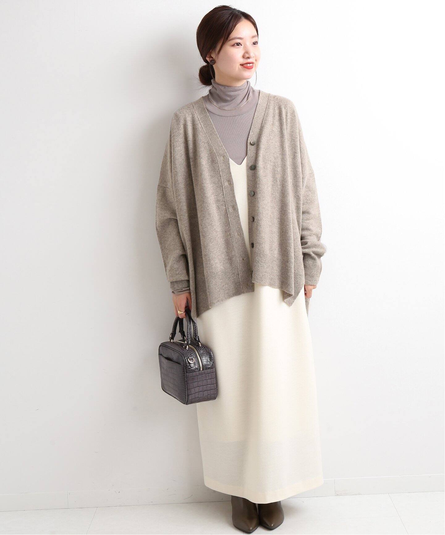 カシミヤ ワイドVネックカーディガン◇|IENA(イエナ)公式の 最新グッズがいっぱい ナチュラル ワイドVネックプルオーバー カシミヤ IENA ニット/セーター