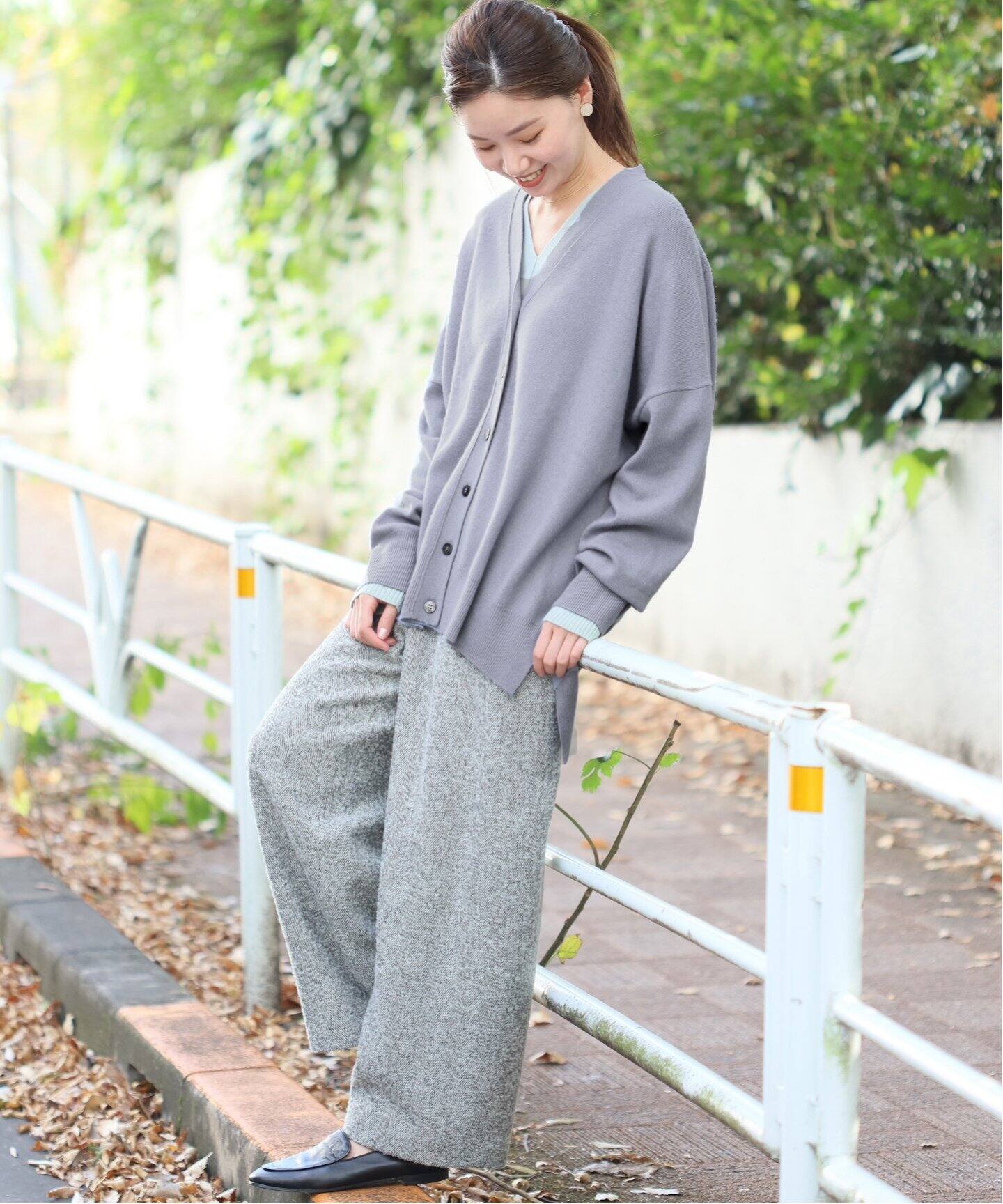 カシミヤ ワイドVネックカーディガン◇|IENA(イエナ)公式の 最新グッズがいっぱい ナチュラル ワイドVネックプルオーバー カシミヤ IENA ニット/セーター