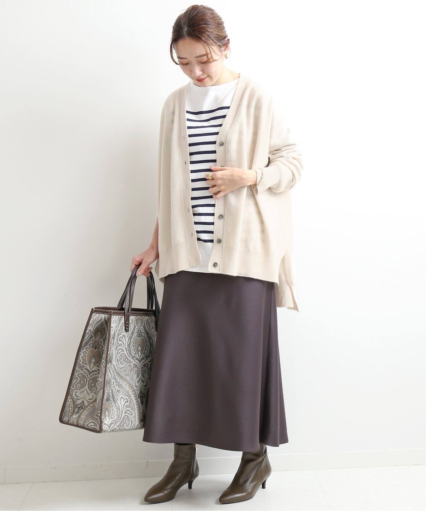 カシミヤ ワイドVネックカーディガン◇|IENA(イエナ)公式の 最新グッズがいっぱい ナチュラル ワイドVネックプルオーバー カシミヤ IENA ニット/セーター