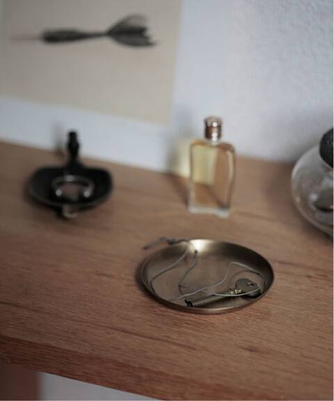 Fog Linen Work フォグリネンワーク Brass Tray Round Ss 真鍮トレイ Acme Furniture アクメ ファニチャー 公式のファッション通販 21023972000070 Baycrew S Store