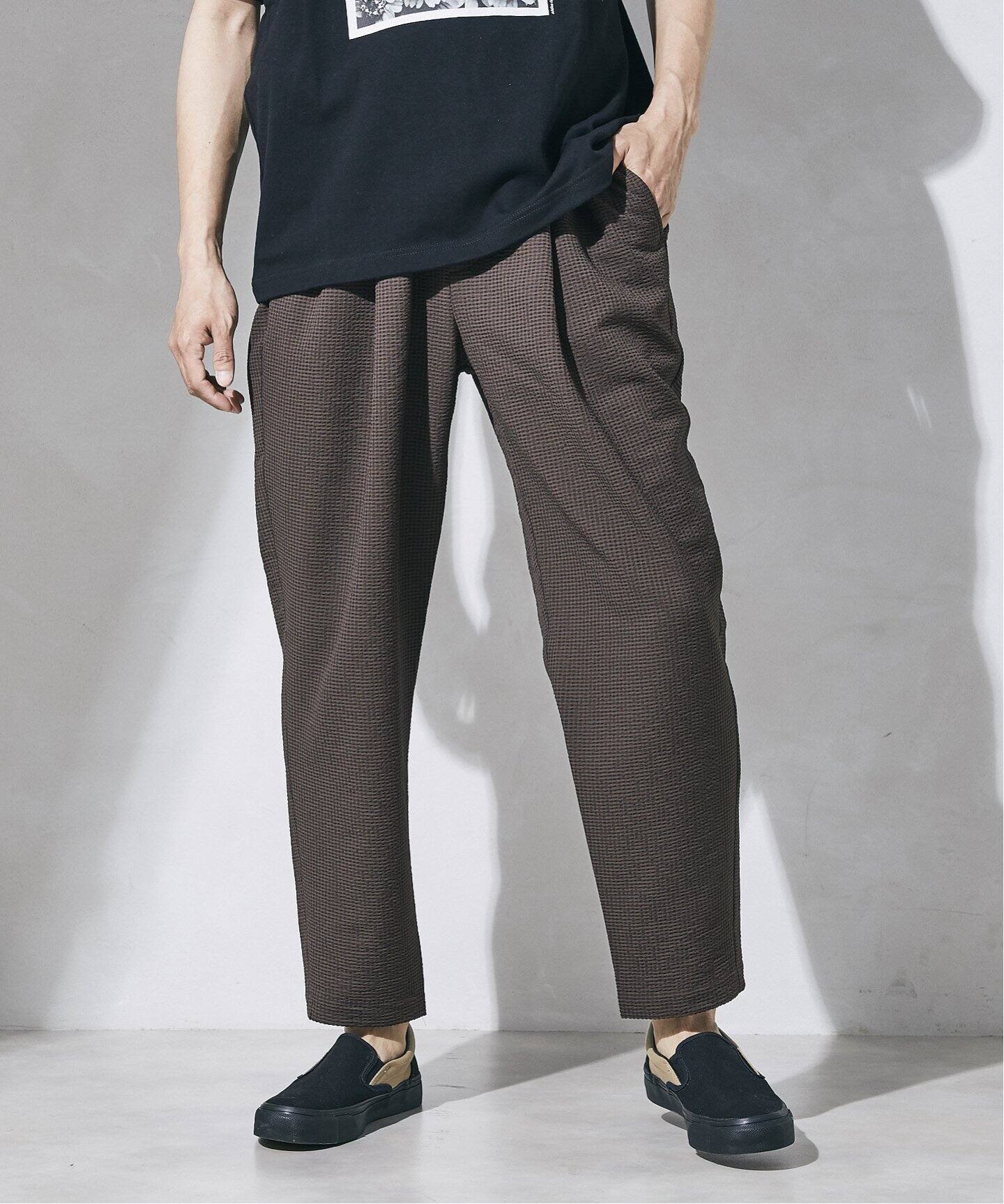 新品タグ付き 裾絞りパンツ