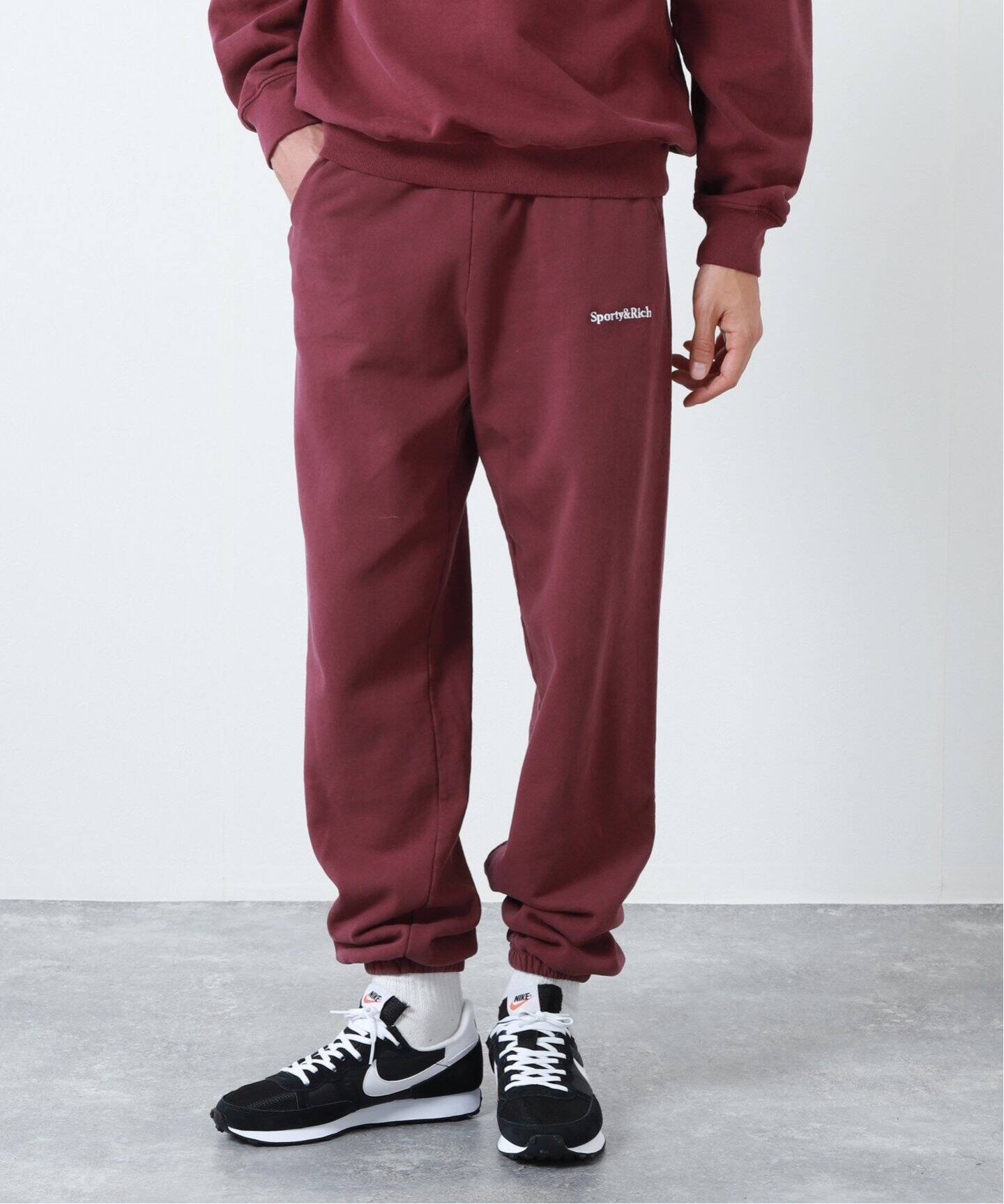 Sporty＆Rich / スポーティアンドリッチ】 SERIF LOGO SWEATPANTS  