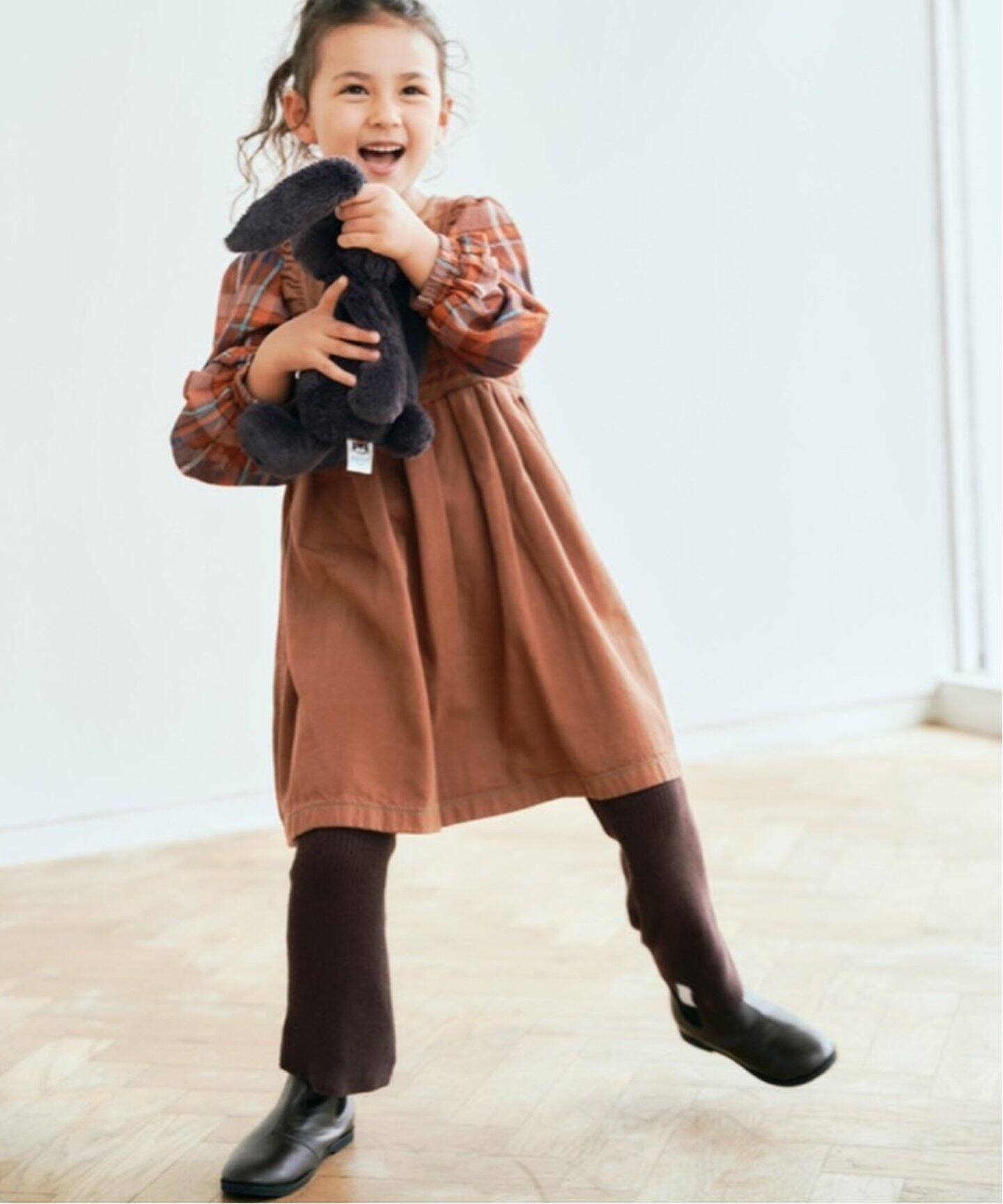 himher*YANUK】カラーデニムエプロンドレス kids（ワンピース）｜IENA  