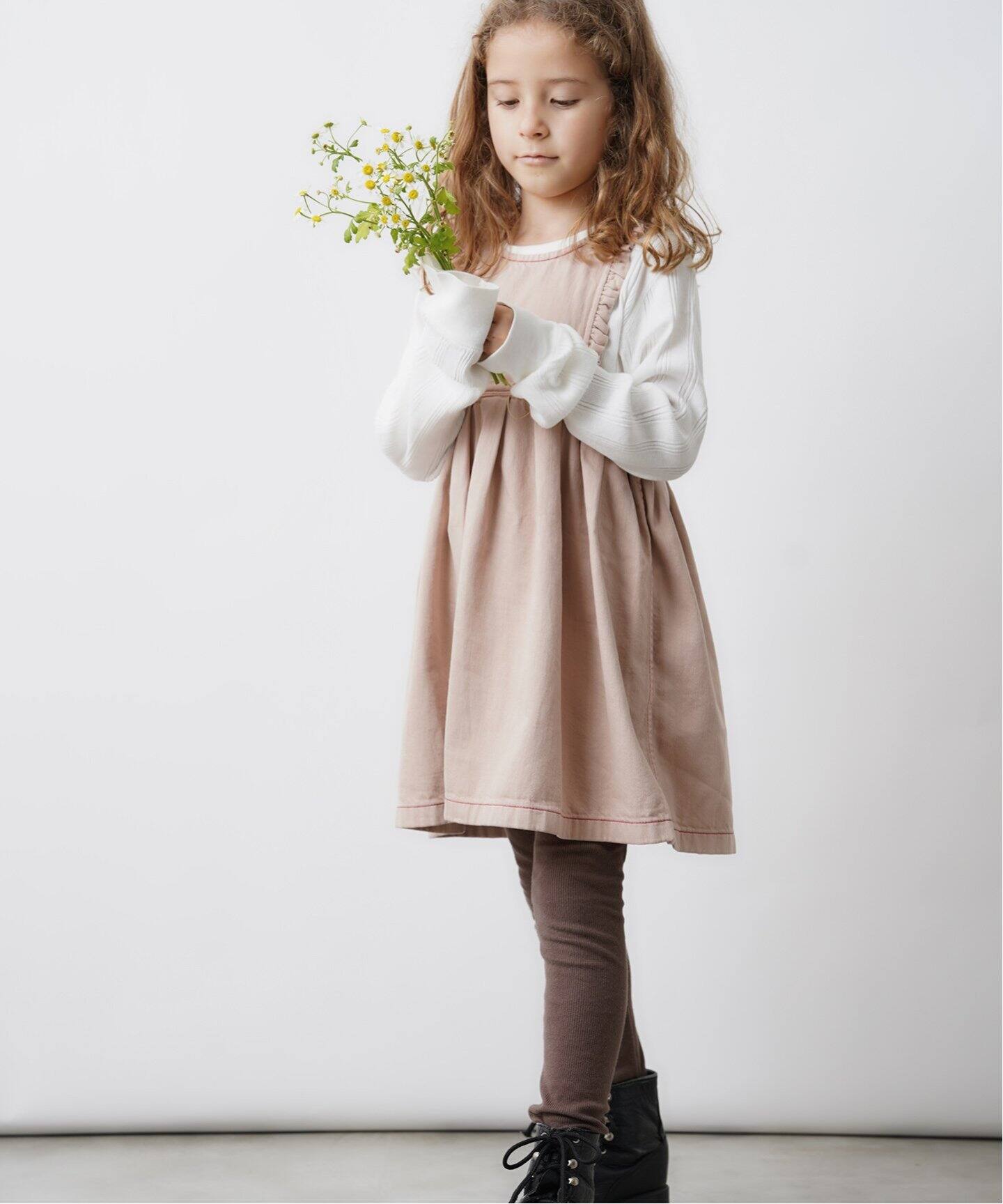 himher*YANUK】カラーデニムエプロンドレス kids（ワンピース）｜IENA  