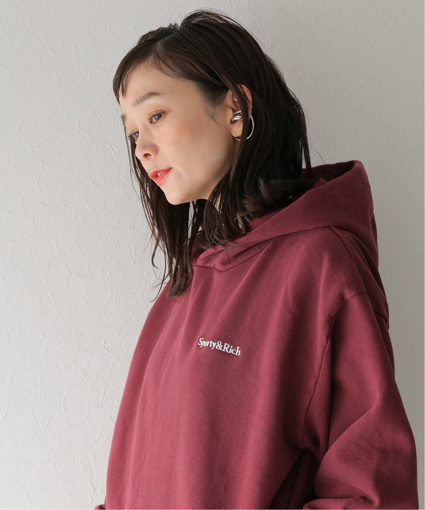 SPORTY&RICH/スポーティアンドリッチ】SERIF LOGO HOODIE：パーカー  