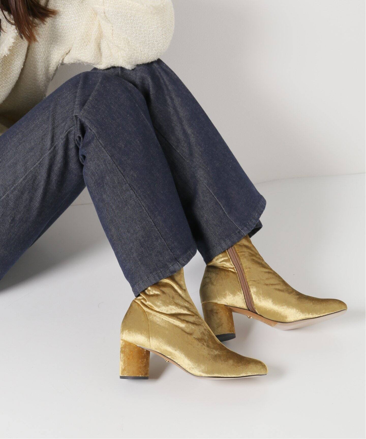 GRISE 6cmシリンダーヒールショートブーツ（ブーティ・ショートブーツ  