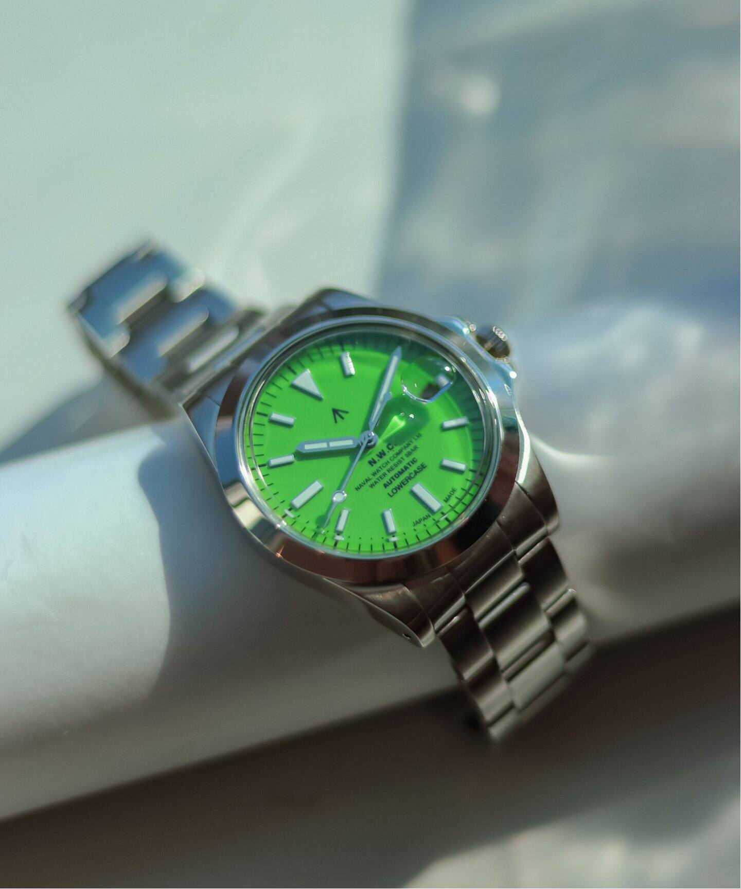 日々値下げ中 ALBA［ソーラー電波時計WI 怖い RED「ニュースタンダード  