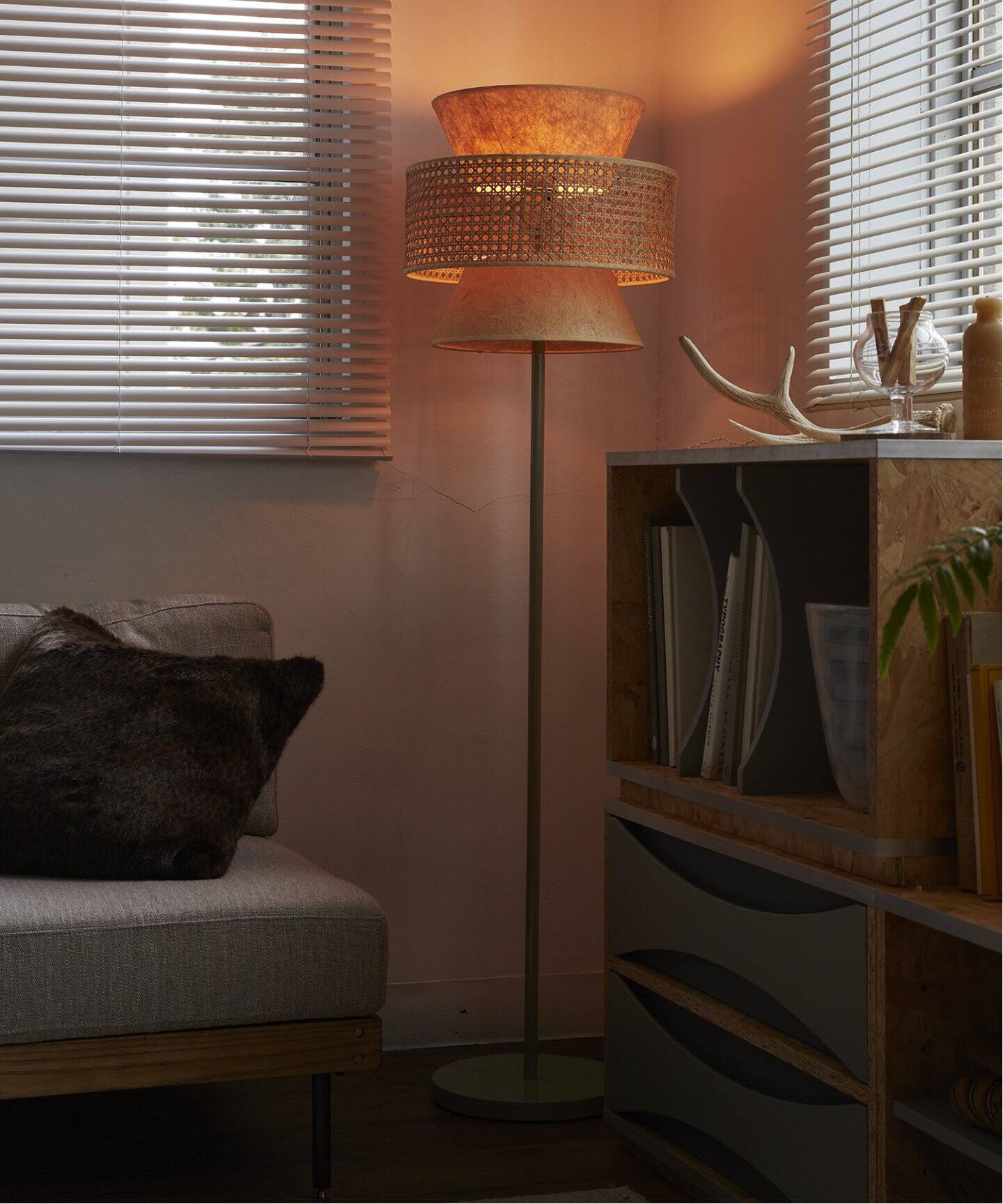 Marta Floor Lamp マルタ フロアランプ（照明）｜JOURNAL STANDARD 