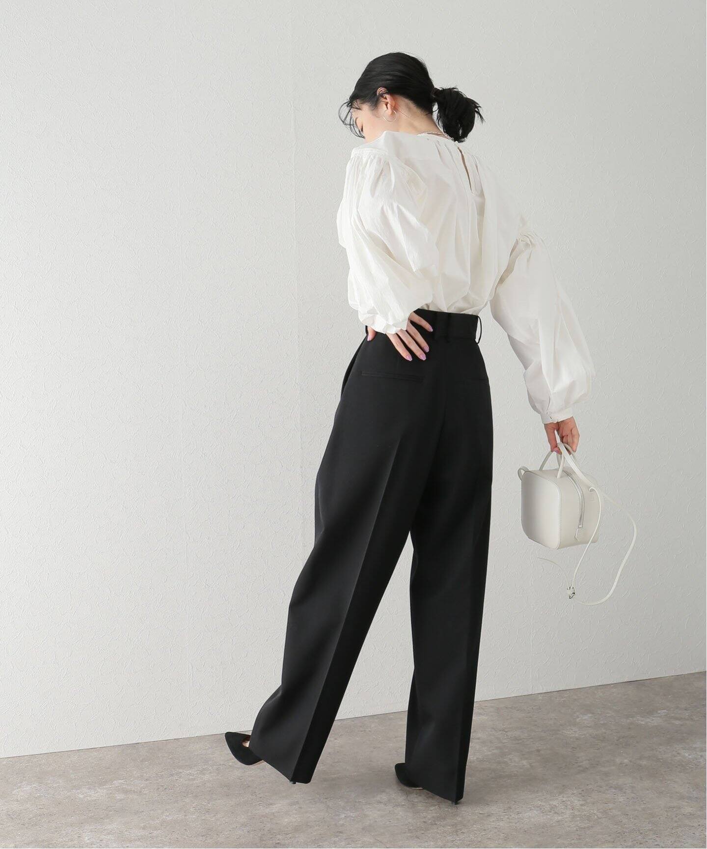 ATON / エイトン】WOOL GABARDINE TUCKED WIDE PANTS（スラックス 