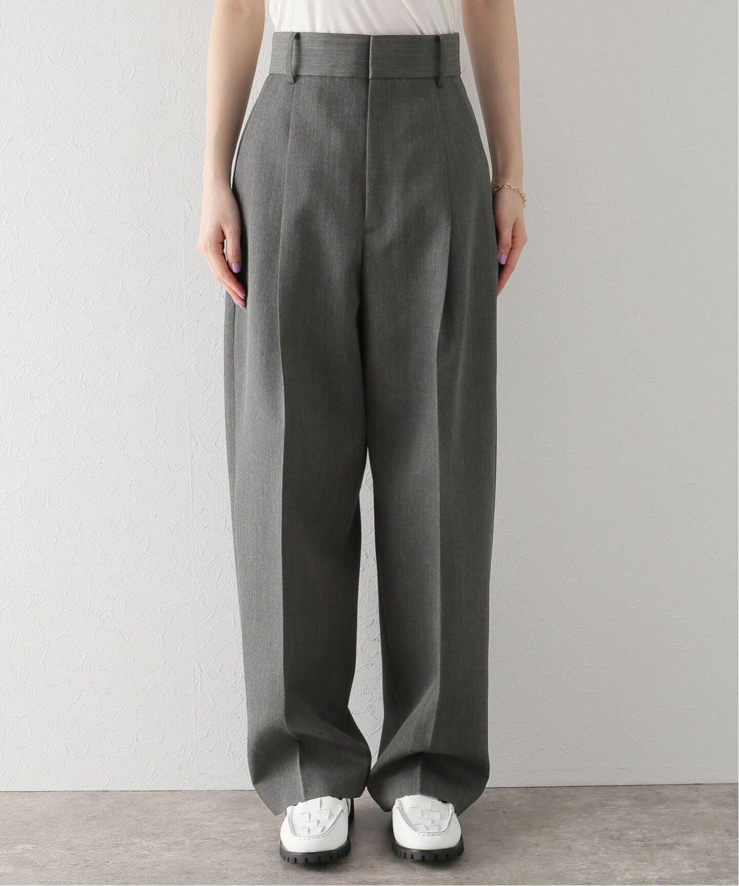 ATON / エイトン】WOOL GABARDINE TUCKED WIDE PANTS（スラックス 