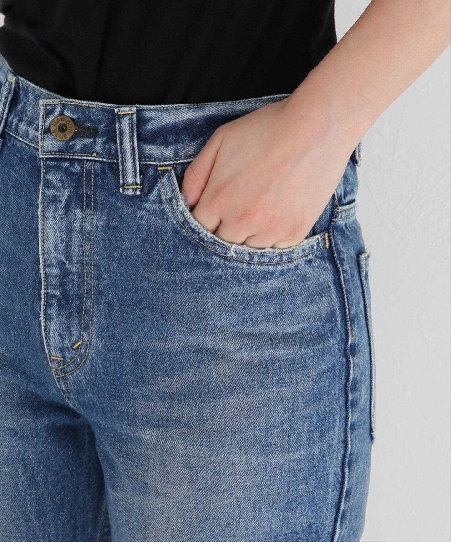 【MADISONBLUE/マディソンブルー】 HEM CUT FLARE デニム（デニムパンツ・ジーンズ）｜Deuxieme Classe