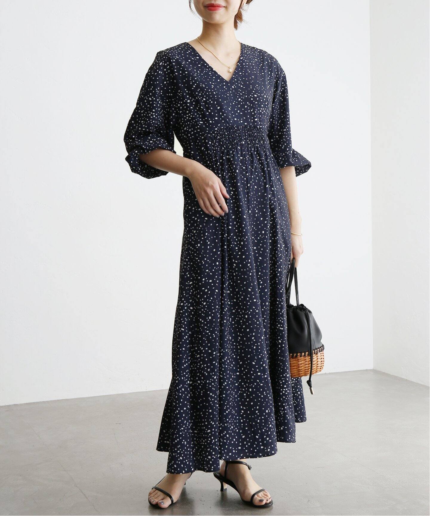 ランダムドット Vネックフレアーワンピース（ワンピース）｜La  