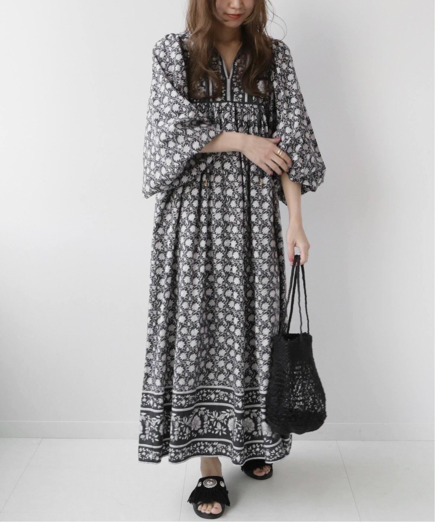 美品 クレドナ パネルボリュームスリーブOP エクリュ ワンピース F  