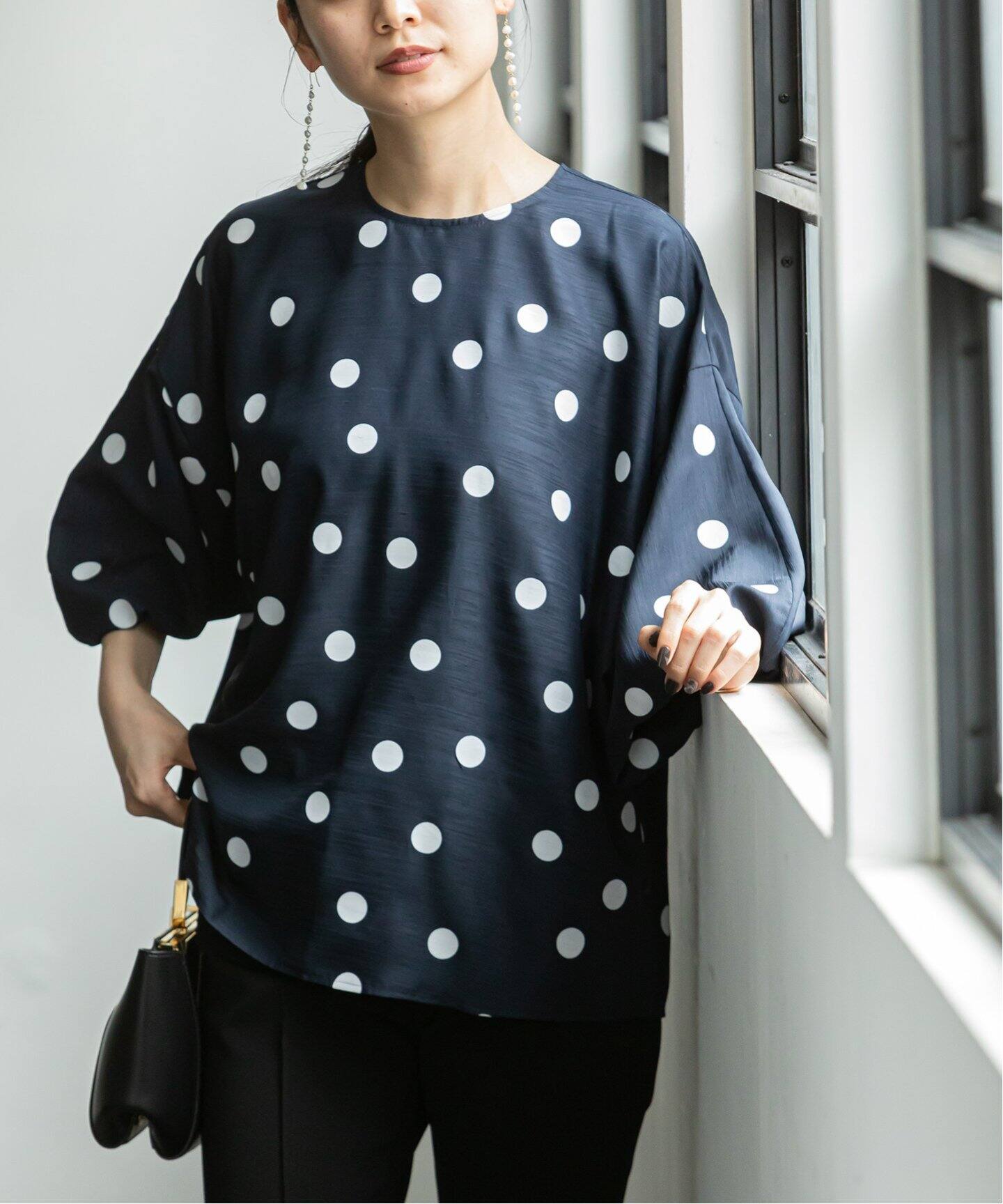 新品タグ付】NOBLE ドッドプリントシャンタンブラウス 