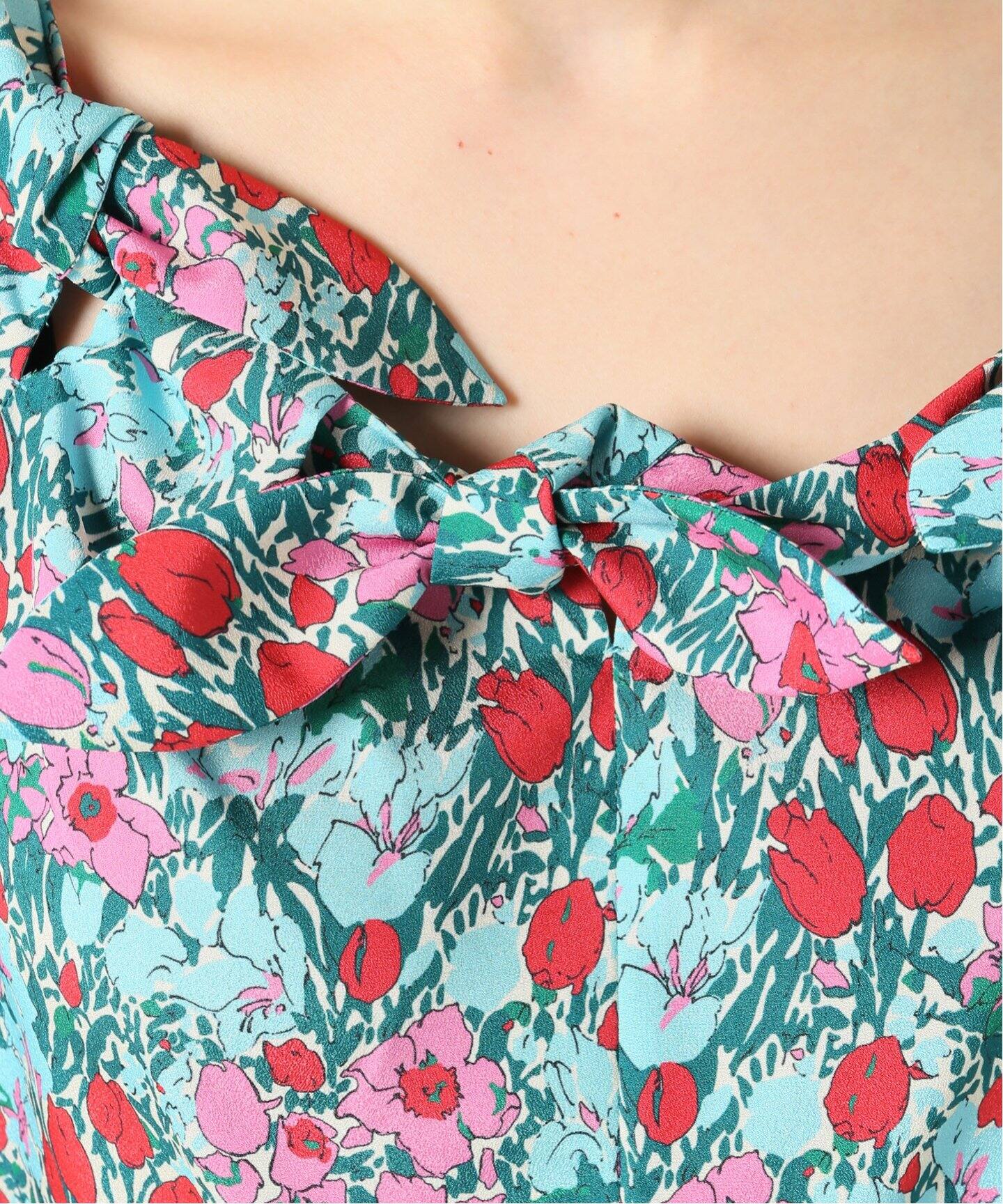 IENA LA BOUCLE RATTIフラワーリボンブラウス|IENA(イエナ)公式の IENA LA BOUCLE RATTIフラワーリボンブラウス|IENA(イエナ)公式の