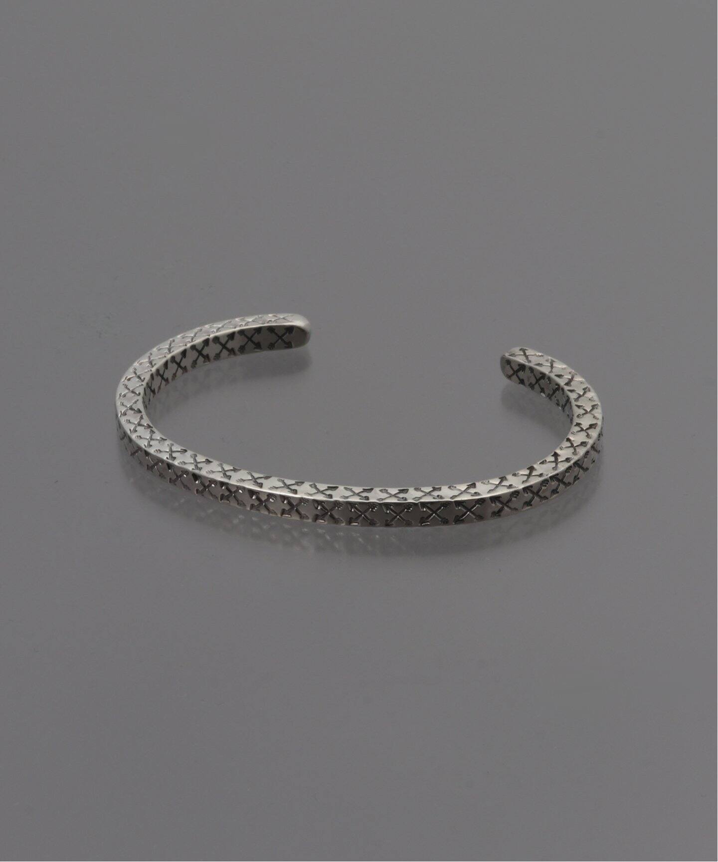 SUNSHINE REEVES SQUARE BANGLE - CROSS ARROW（ブレスレット  