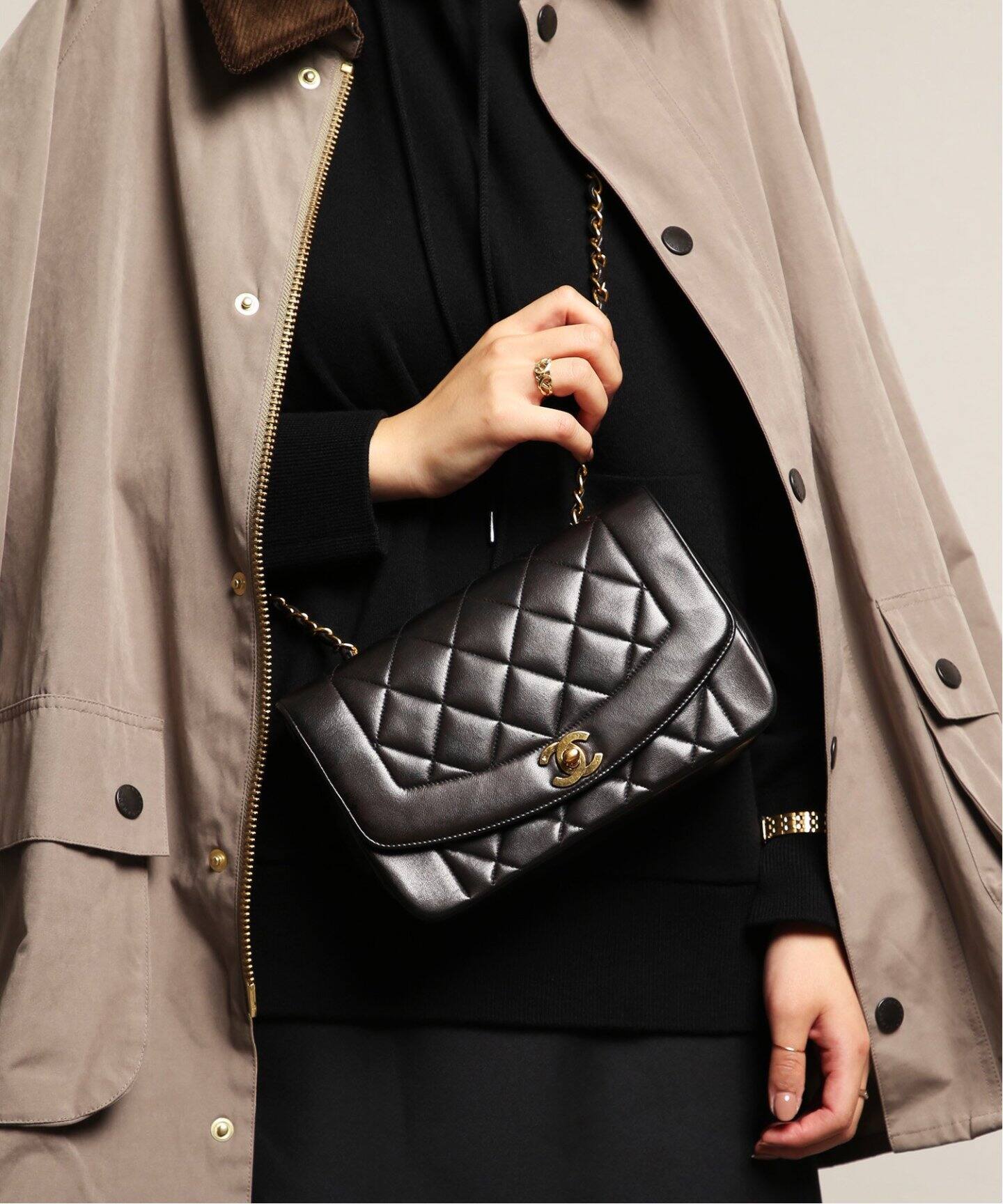 CHANEL / シャネル】 マトラッセバッグ ダイアナフラップ（ショルダー  