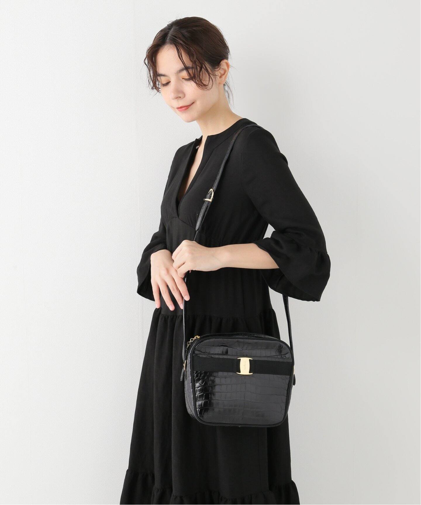 フェラガモ ショルダーバッグ ヴァラ レザー Ferragamo 2way  