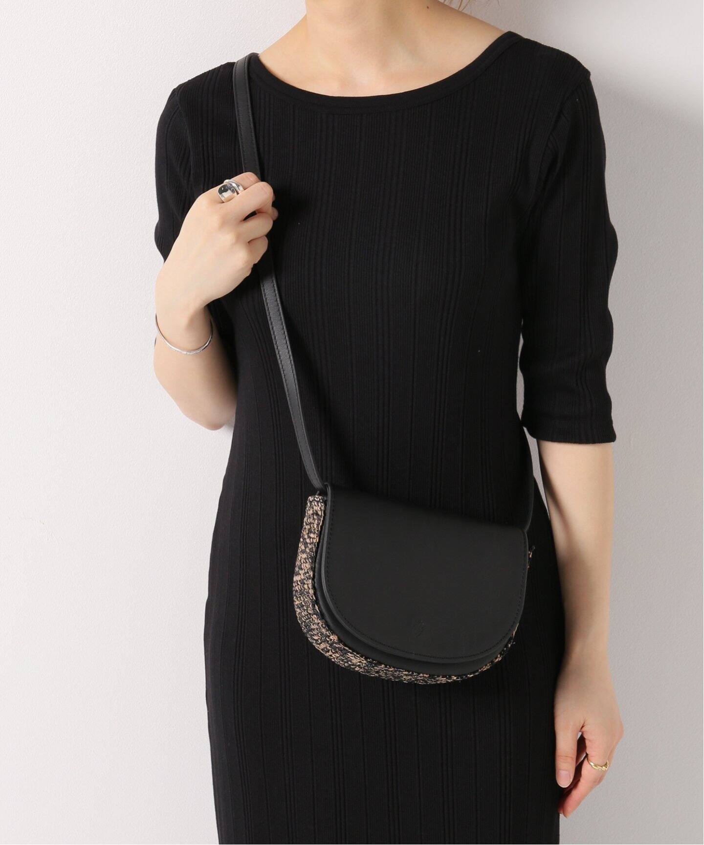 ヘレンカミンスキー ラフィアバッグ 黒 しつこい 