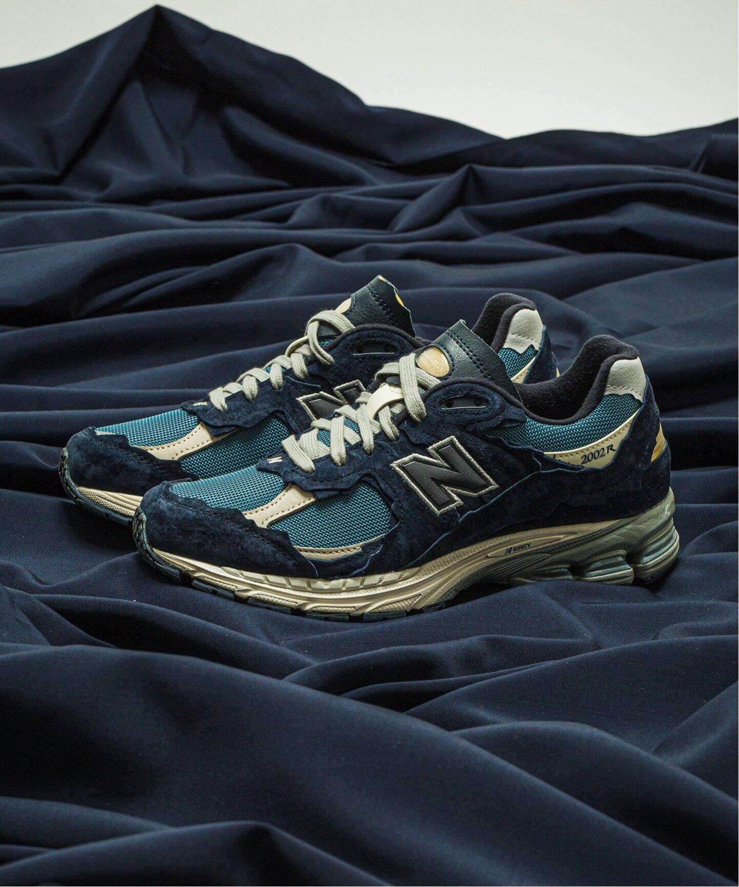 New Balance / ニューバランス】M2002RDF（スニーカー）｜EDIFICE 