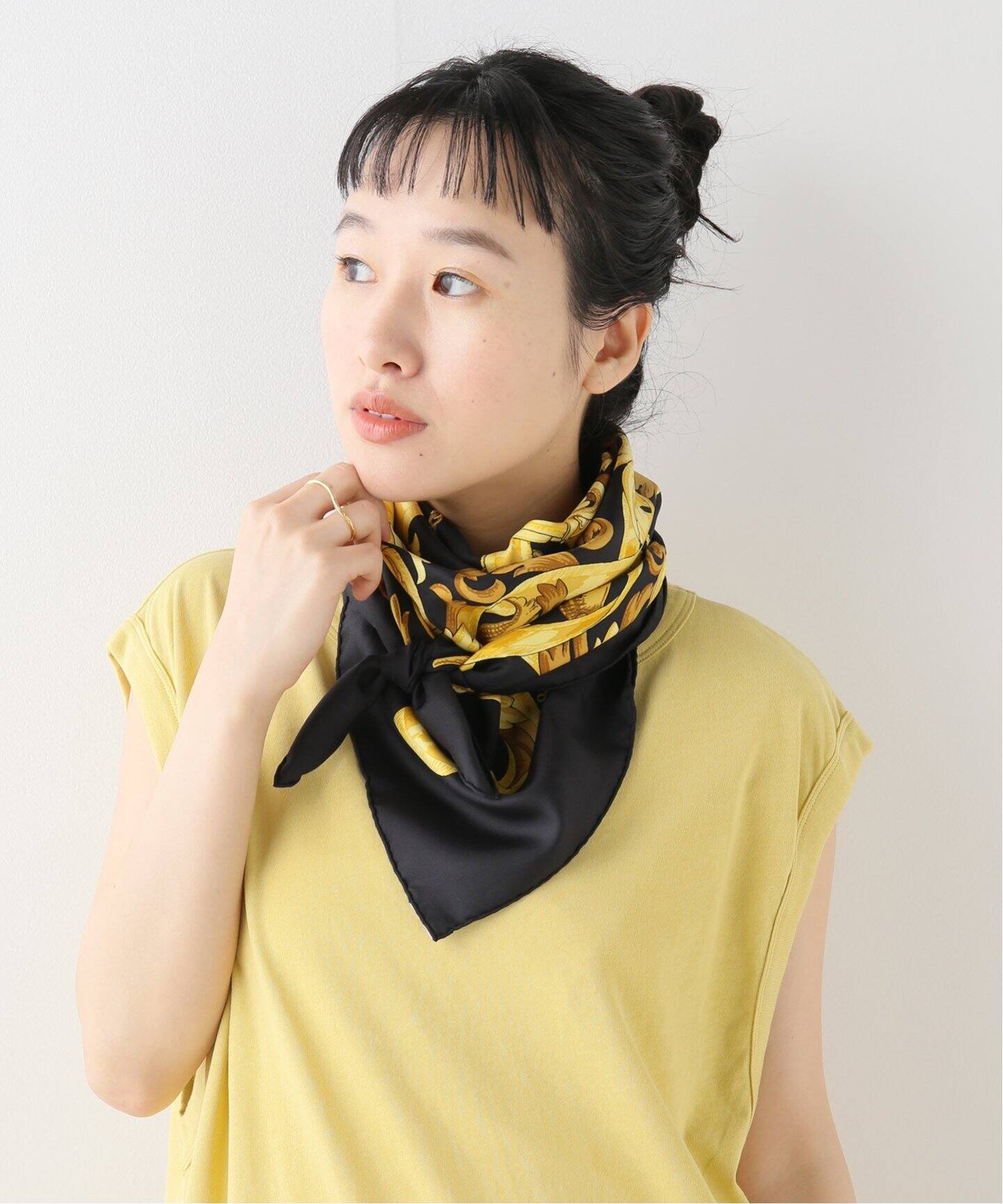 HERMES/エルメス 女々しく カレ90 カドレノワール スカーフ シルク a_240 