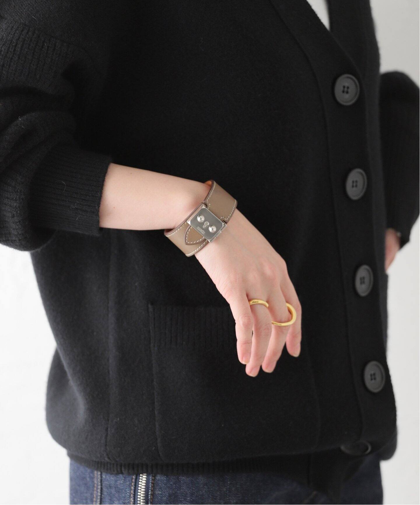 HERMES ブラック レザー ブレスレット わけ