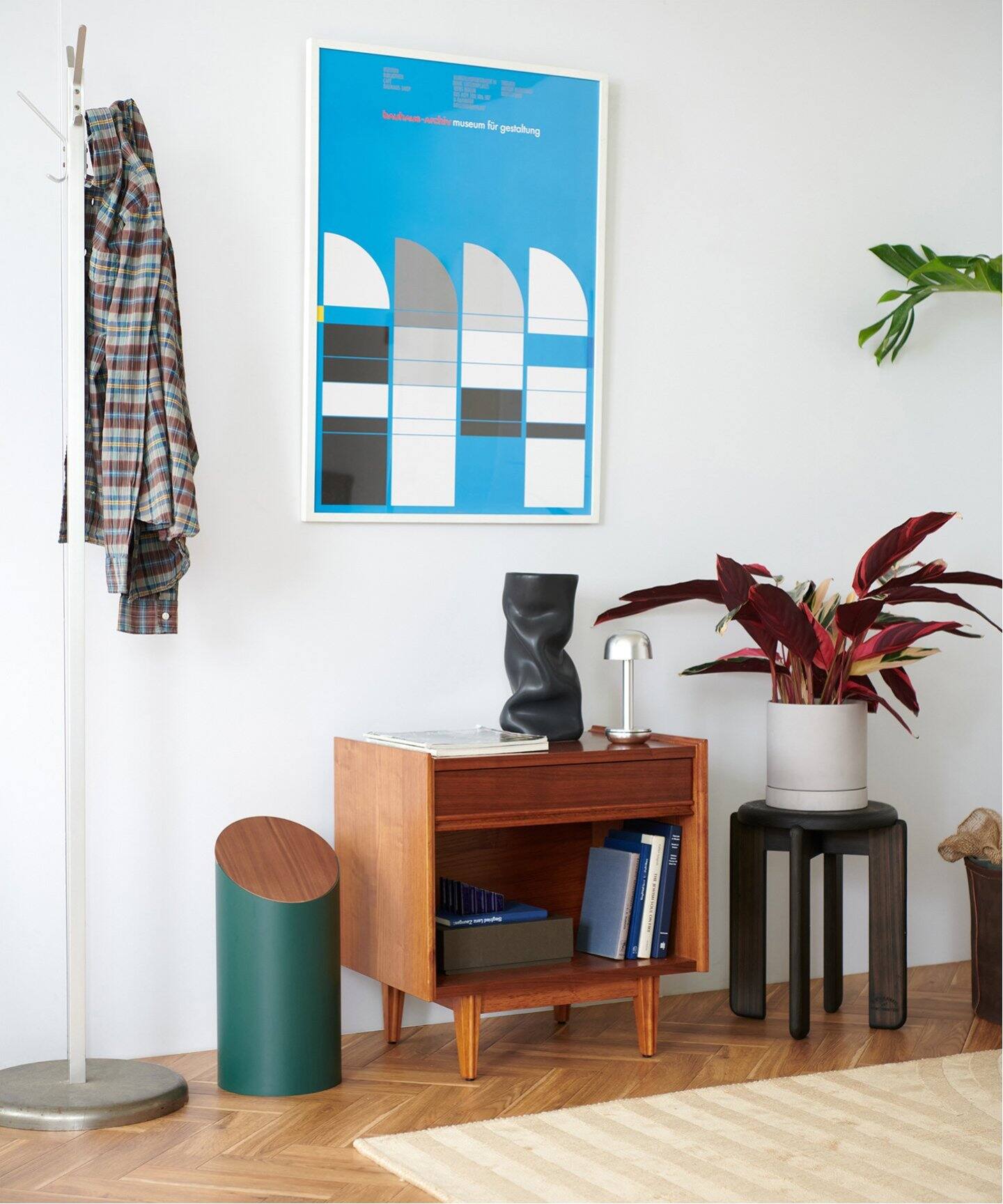 中型商品》TRESTLES NIGHT STAND トラッセルナイトスタンド（収納家具 