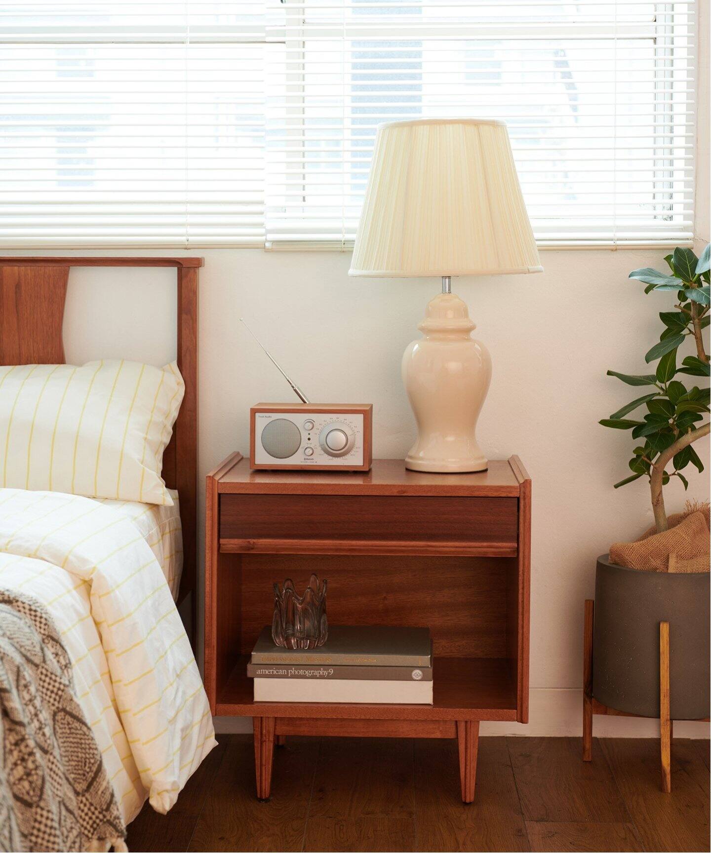 中型商品》TRESTLES NIGHT STAND トラッセルナイトスタンド（収納家具 