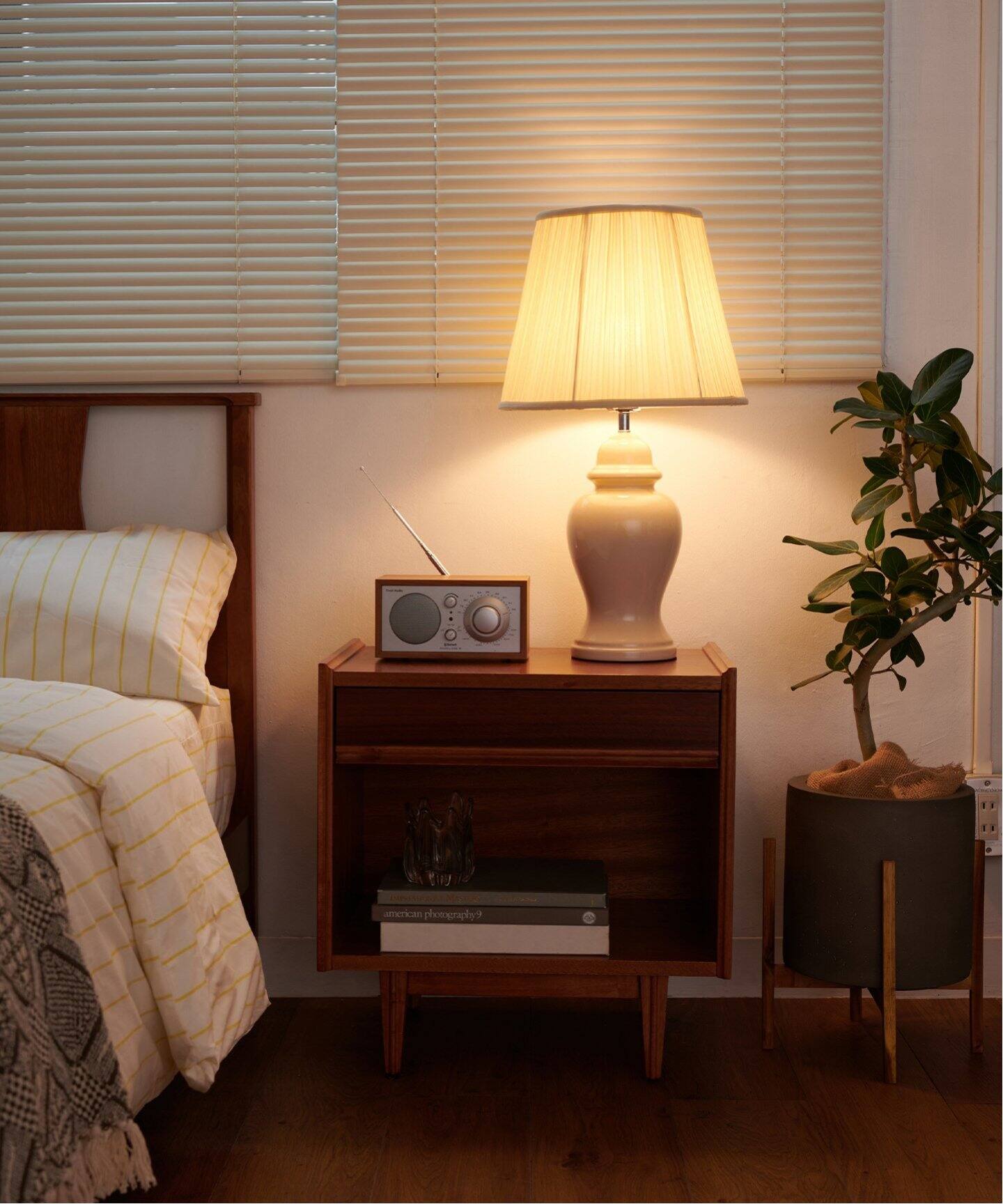 中型商品》TRESTLES NIGHT STAND トラッセルナイトスタンド（収納家具 
