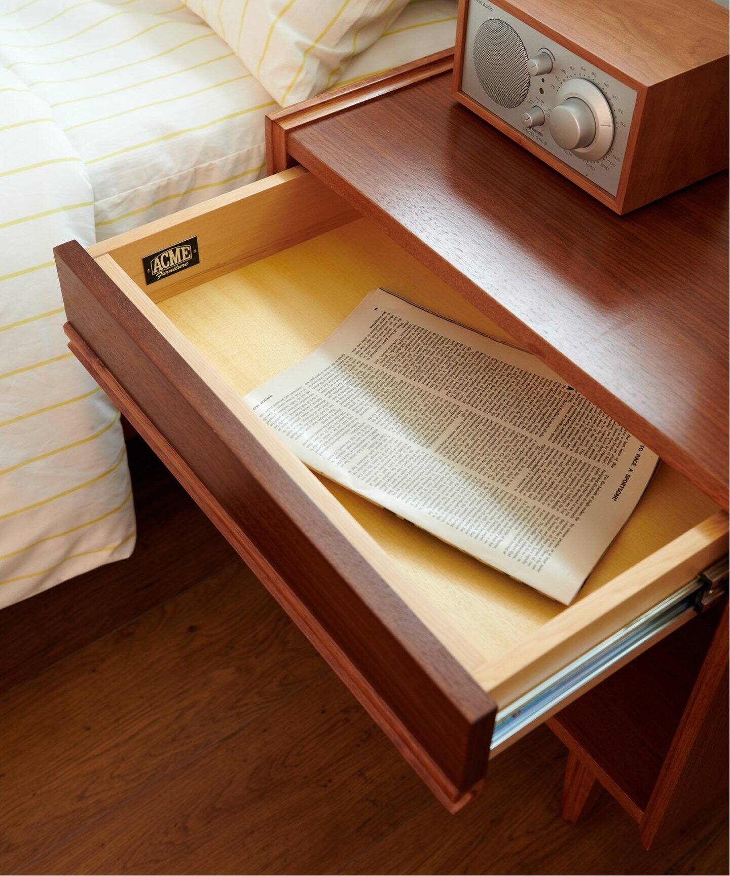 中型商品》TRESTLES NIGHT STAND トラッセルナイトスタンド（収納家具 