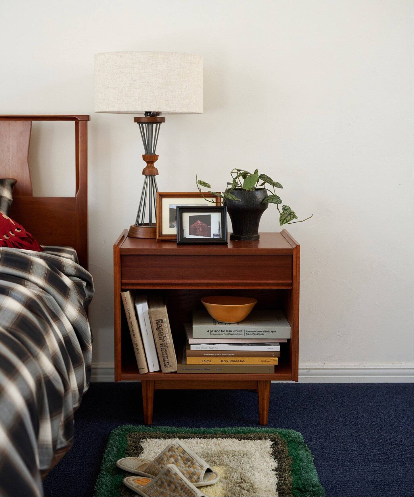 中型商品》TRESTLES NIGHT STAND トラッセルナイトスタンド（収納家具  