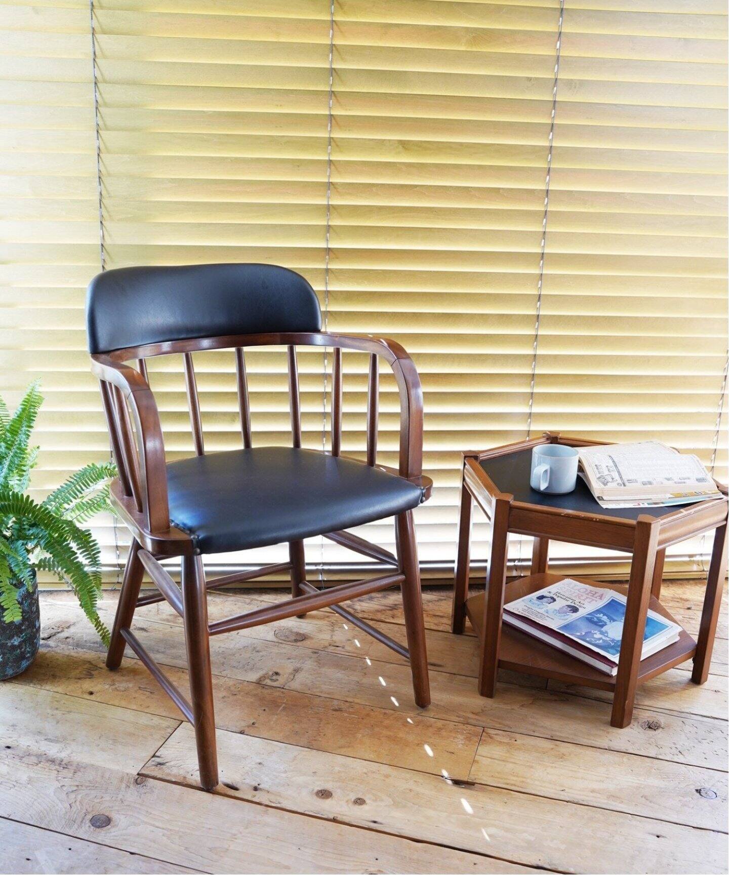 中型商品》OAKS ARM CHAIR_PVC BK オークスアームチェア（チェア 