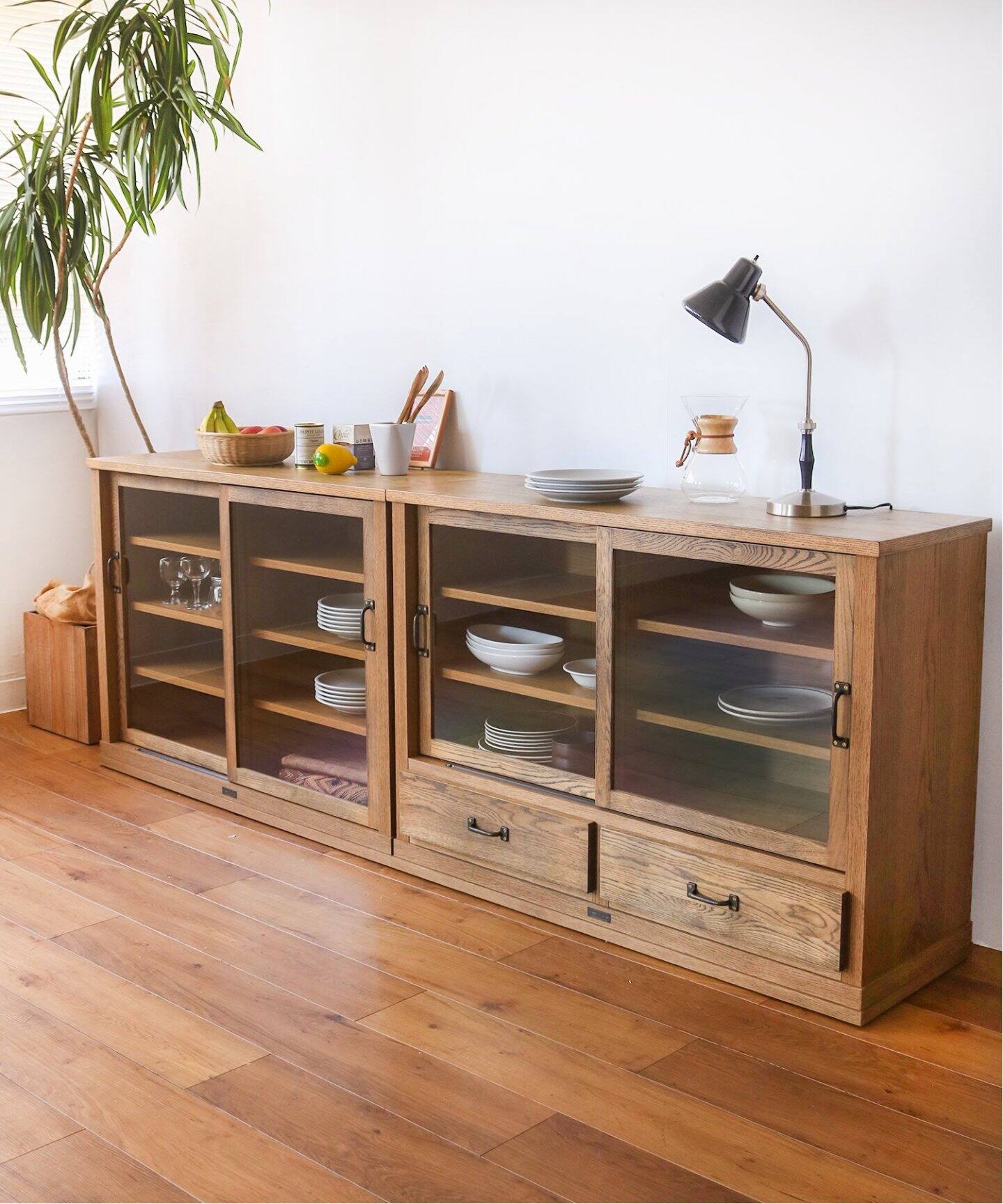 大型商品》Elverson エルバーソンガラスキャビネットL 引き出し付き  